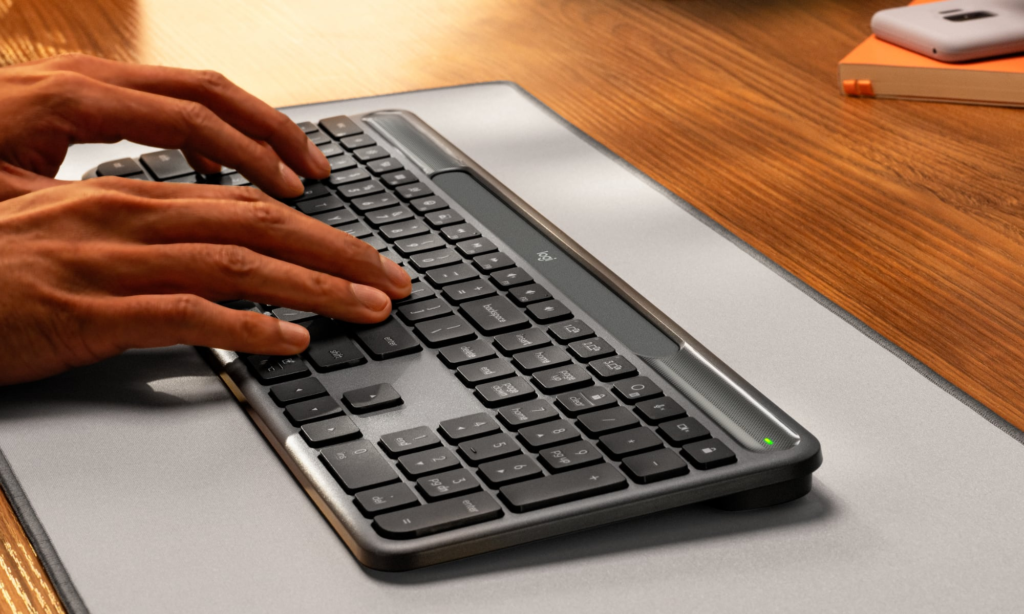 Logitech K980 Signature Slim Review: 7 Amazing Features ! 4 🔗 4. Flexible Connectivity: Bluetooth + USB Dongle