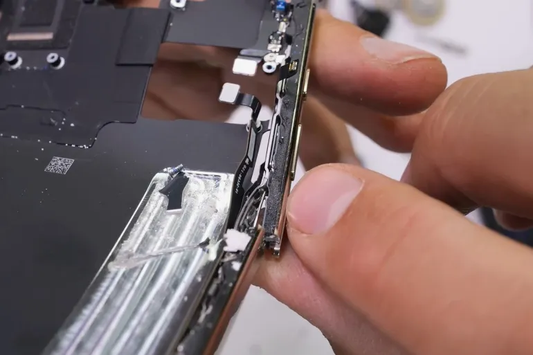 iPhone Air Teardown Shocker: 7 Stunning Discoveries Inside Apple’s Boldest Phone 2 iPhone Air Teardown Shocker: 7 Stunning Discoveries Inside Apple’s Boldest Phone